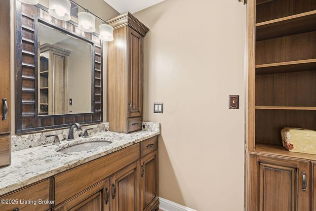 3215 Overlook Cir, Goshen, KY 40026