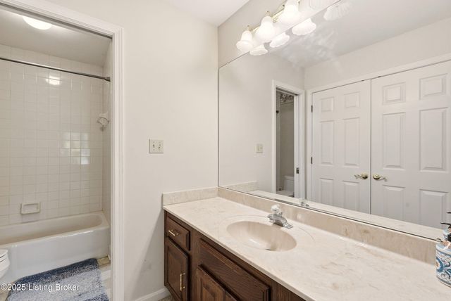 3215 Overlook Cir, Goshen, KY 40026