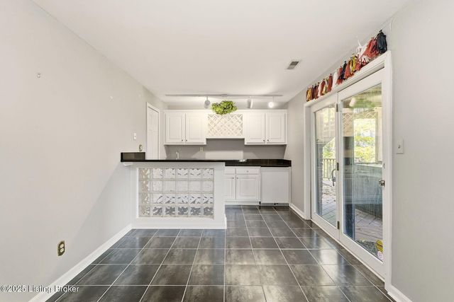 3215 Overlook Cir, Goshen, KY 40026