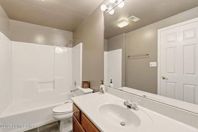 3215 Overlook Cir, Goshen, KY 40026