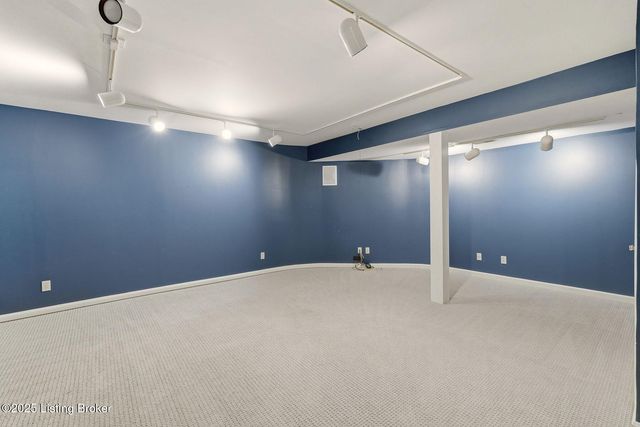 3215 Overlook Cir, Goshen, KY 40026