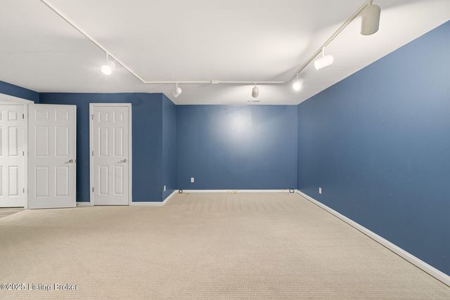 3215 Overlook Cir, Goshen, KY 40026