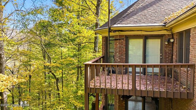 3215 Overlook Cir, Goshen, KY 40026