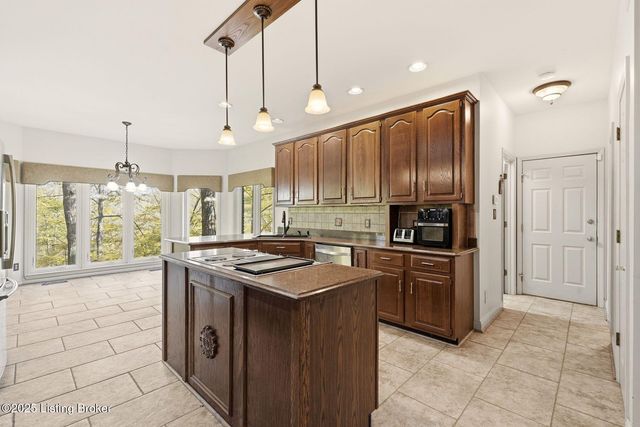 3215 Overlook Cir, Goshen, KY 40026