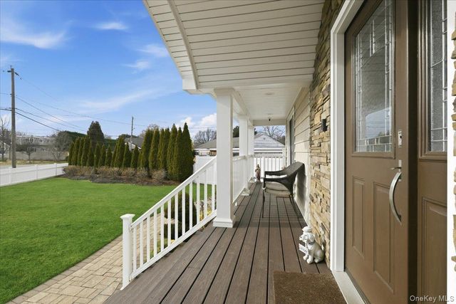 3 Neptune Place, Massapequa, NY 11758