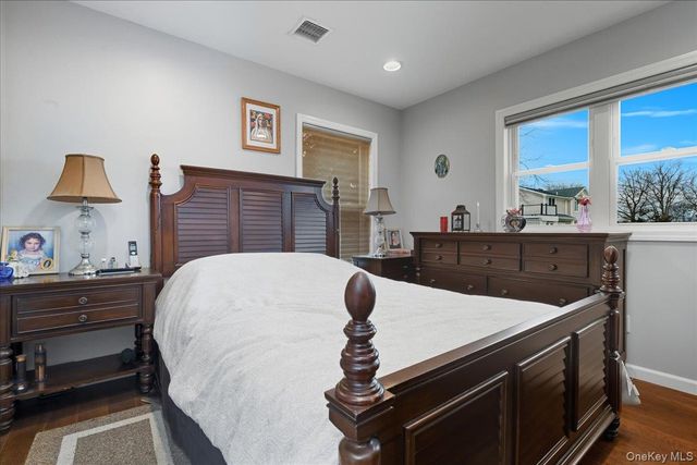 3 Neptune Place, Massapequa, NY 11758