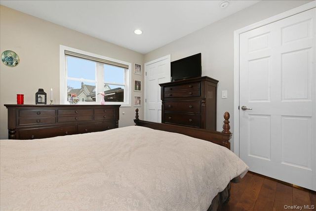 3 Neptune Place, Massapequa, NY 11758