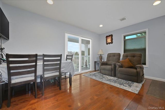 3 Neptune Place, Massapequa, NY 11758