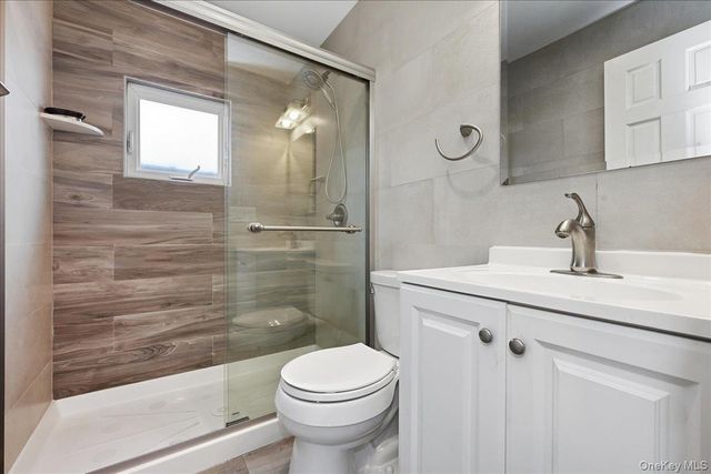 3 Neptune Place, Massapequa, NY 11758