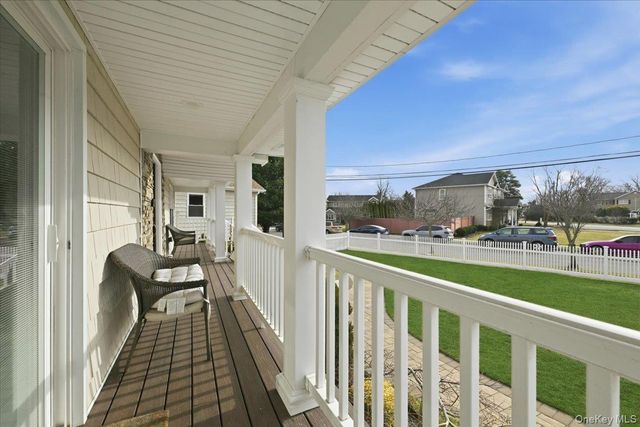 3 Neptune Place, Massapequa, NY 11758