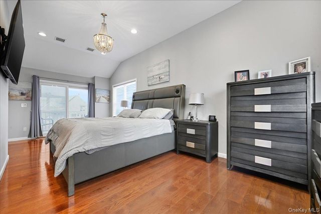 3 Neptune Place, Massapequa, NY 11758