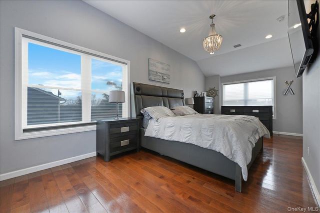 3 Neptune Place, Massapequa, NY 11758