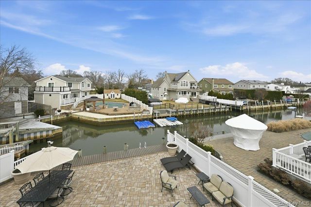 3 Neptune Place, Massapequa, NY 11758