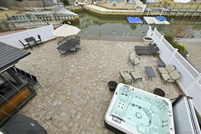 3 Neptune Place, Massapequa, NY 11758