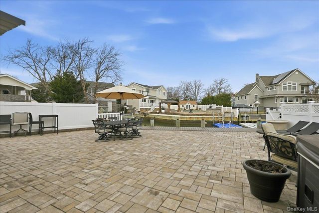 3 Neptune Place, Massapequa, NY 11758