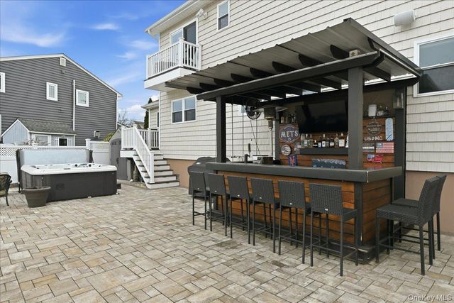 3 Neptune Place, Massapequa, NY 11758