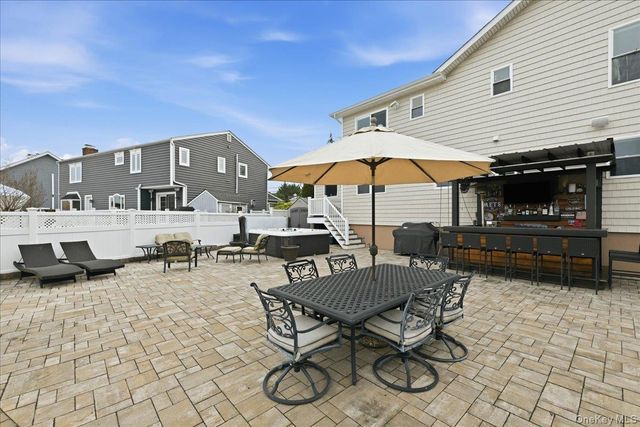 3 Neptune Place, Massapequa, NY 11758
