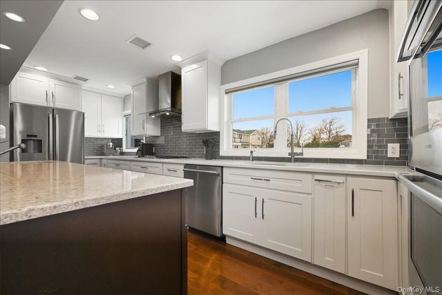 3 Neptune Place, Massapequa, NY 11758