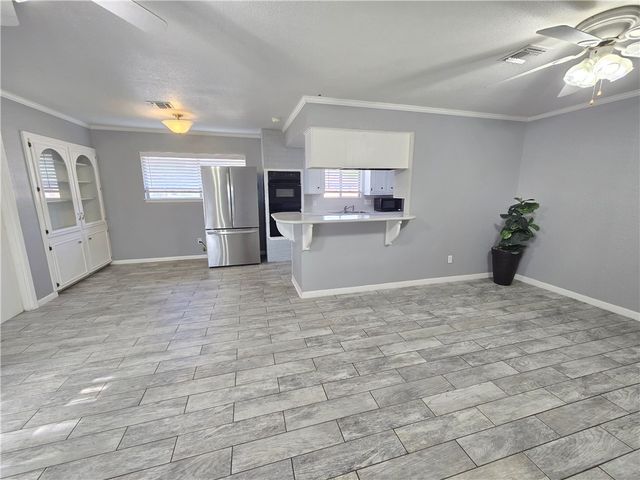 302 Frio Dr, Portland, TX 78374