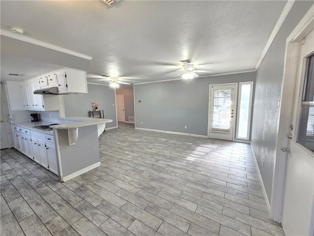 302 Frio Dr, Portland, TX 78374