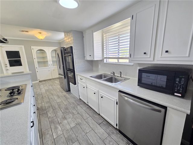 302 Frio Dr, Portland, TX 78374