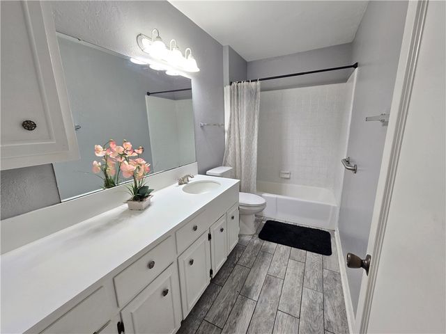 302 Frio Dr, Portland, TX 78374