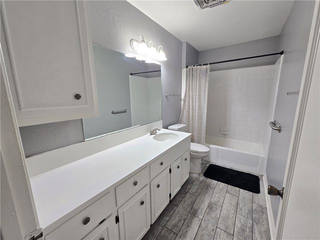 302 Frio Dr, Portland, TX 78374