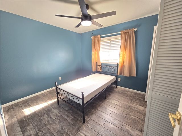 302 Frio Dr, Portland, TX 78374