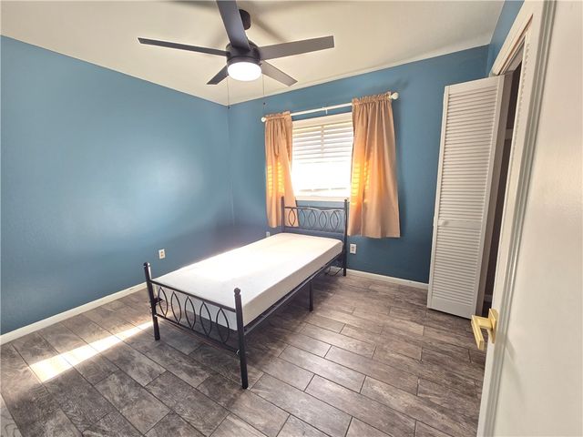 302 Frio Dr, Portland, TX 78374