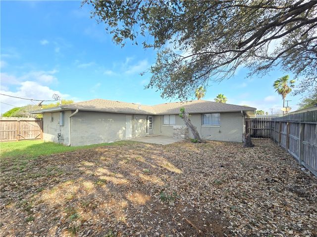 302 Frio Dr, Portland, TX 78374