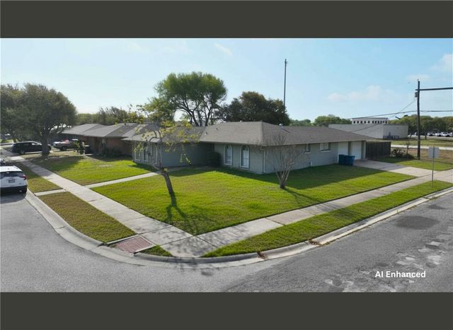 302 Frio Dr, Portland, TX 78374