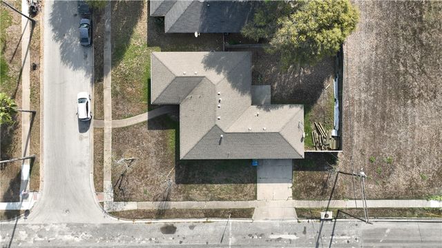 302 Frio Dr, Portland, TX 78374