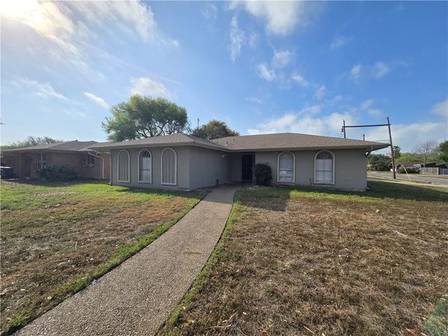 302 Frio Dr, Portland, TX 78374