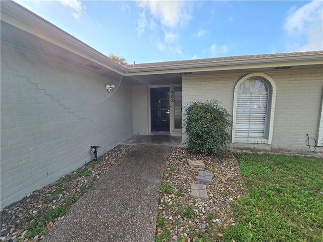 302 Frio Dr, Portland, TX 78374