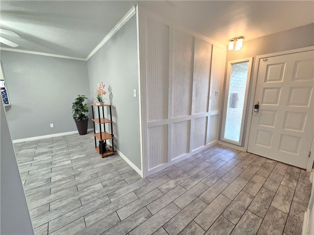 302 Frio Dr, Portland, TX 78374