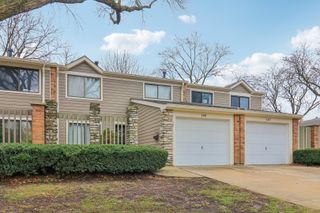 105 W Dover Drive, Mount Prospect, IL 60056