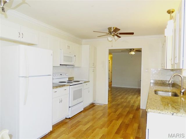 1052 Deleon Court, Fenton, MO 63026