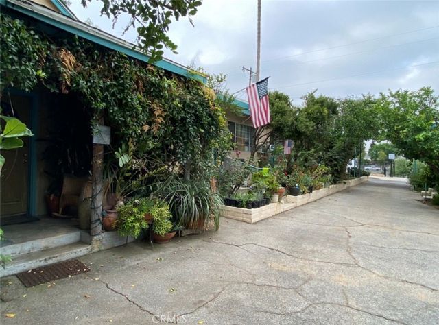 10438 Scoville Avenue, Sunland, CA 91040