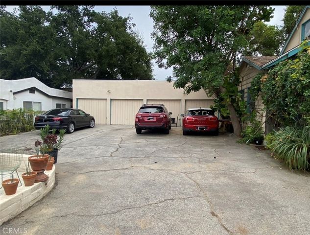 10438 Scoville Avenue, Sunland, CA 91040