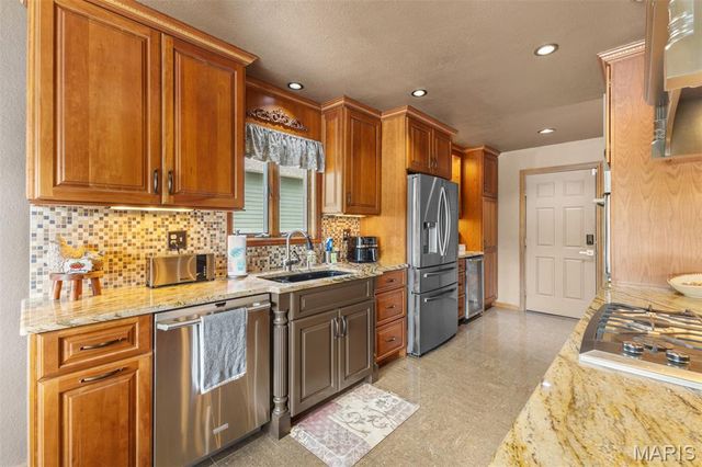 1226 S Deer Trail, Fredericktown, MO 63645