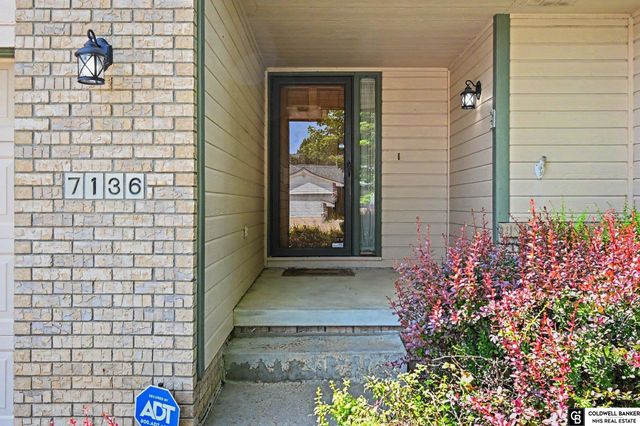 7136 Ivy Lane, La Vista, NE 68128