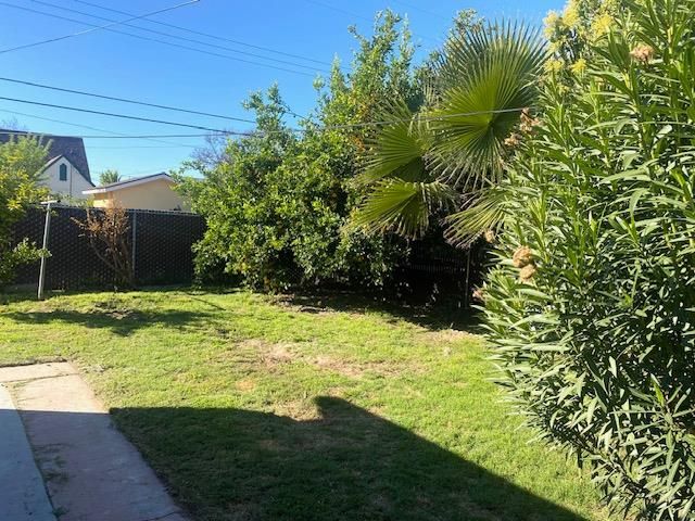 4574 E Illinois Avenue, Fresno, CA 93702