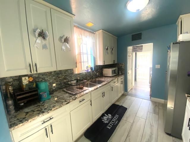 4574 E Illinois Avenue, Fresno, CA 93702