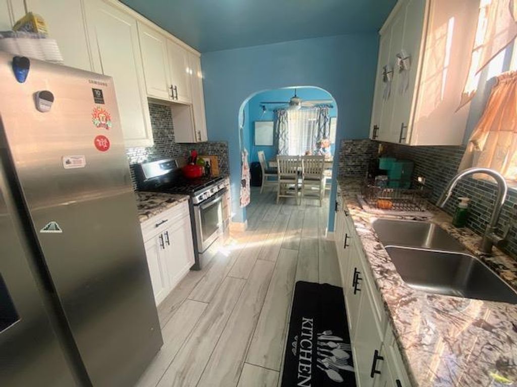 Image 10 of property listing at 4574 E Illinois Avenue, Fresno, CA 93702