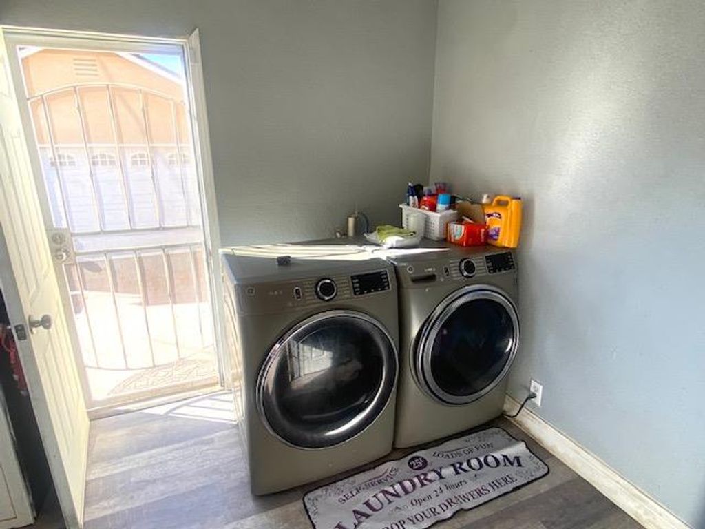 Image 11 of property listing at 4574 E Illinois Avenue, Fresno, CA 93702