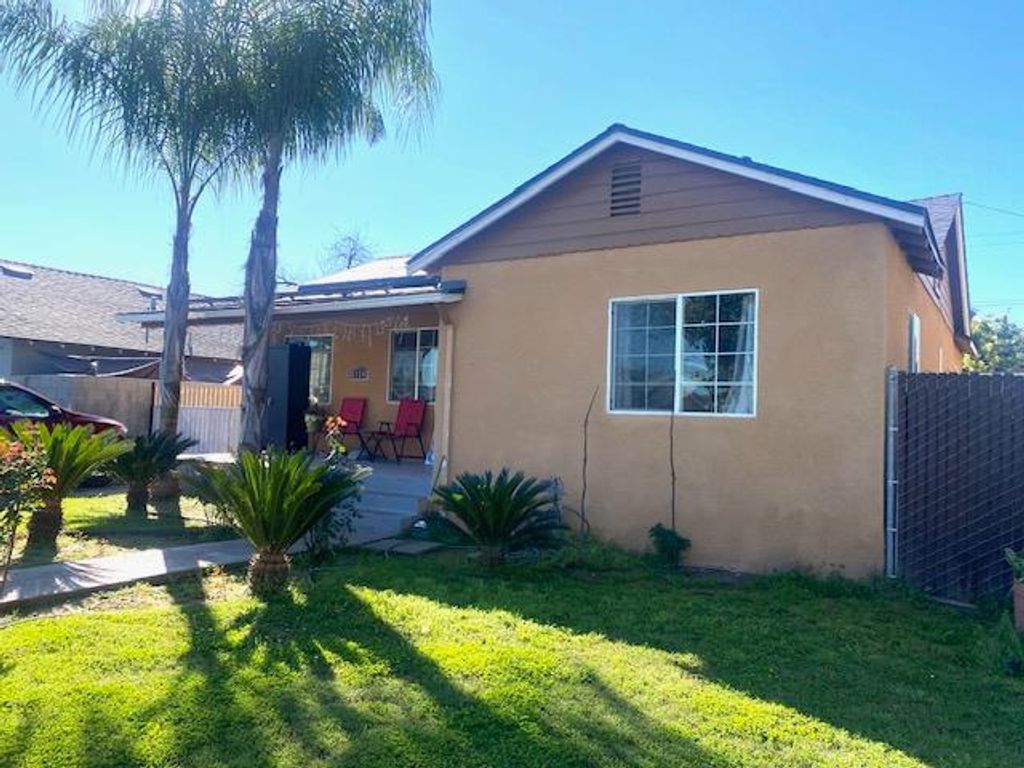 Image 2 of property listing at 4574 E Illinois Avenue, Fresno, CA 93702