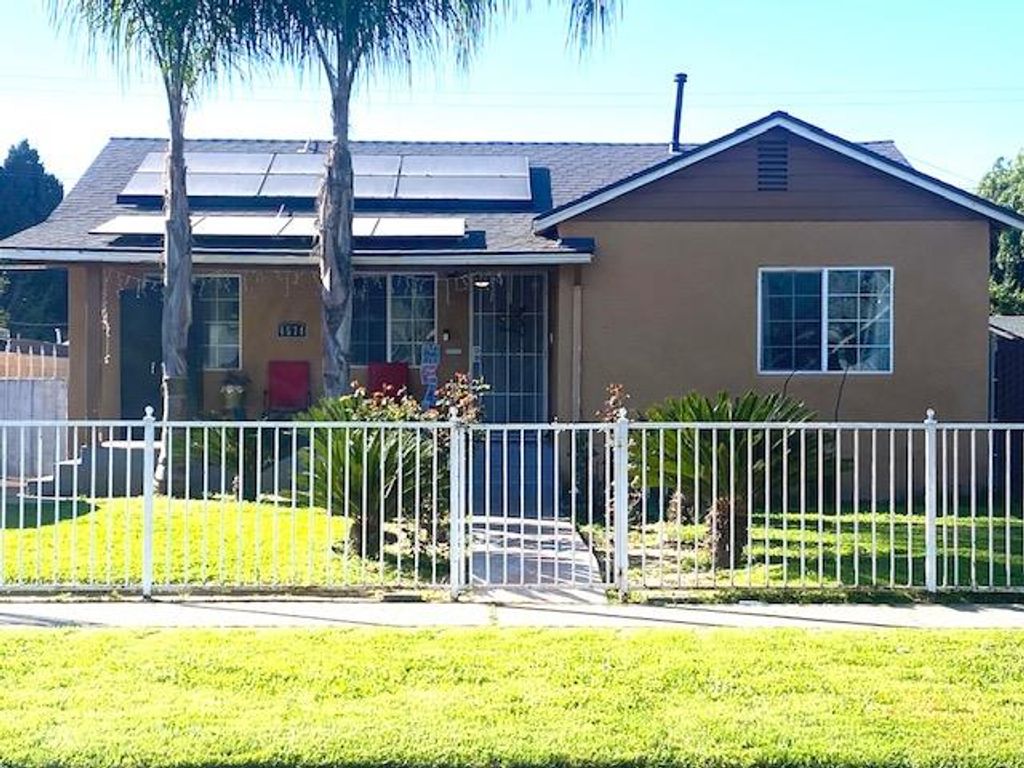 Image 3 of property listing at 4574 E Illinois Avenue, Fresno, CA 93702
