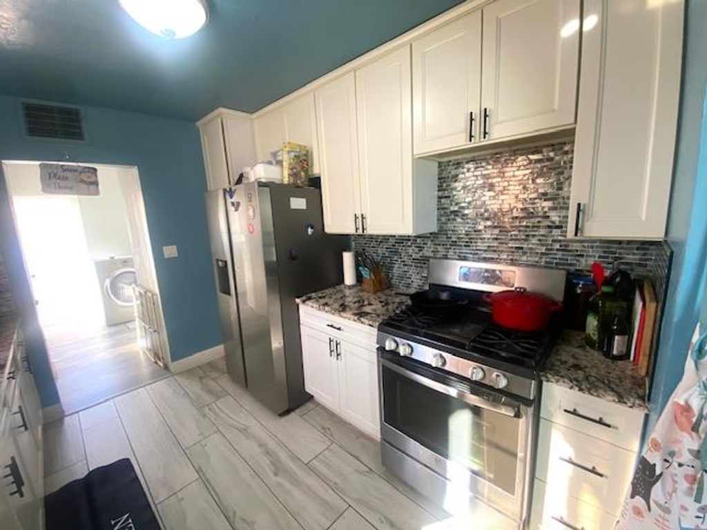 Image 9 of property listing at 4574 E Illinois Avenue, Fresno, CA 93702