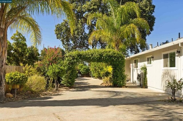 1694 Tammy Ln, Concord, CA 94519