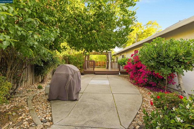 1694 Tammy Ln, Concord, CA 94519